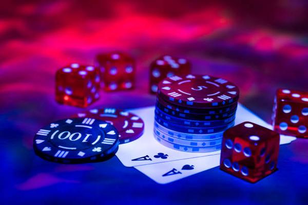 Play Online Casinos at Home and Enjoy The Exciting Experience